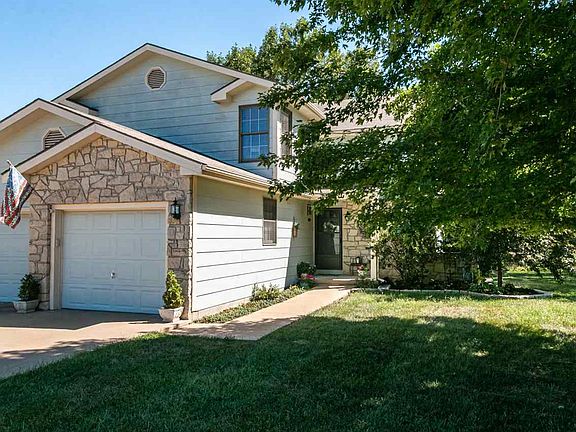 2nd image of 3303 Abbey Cir