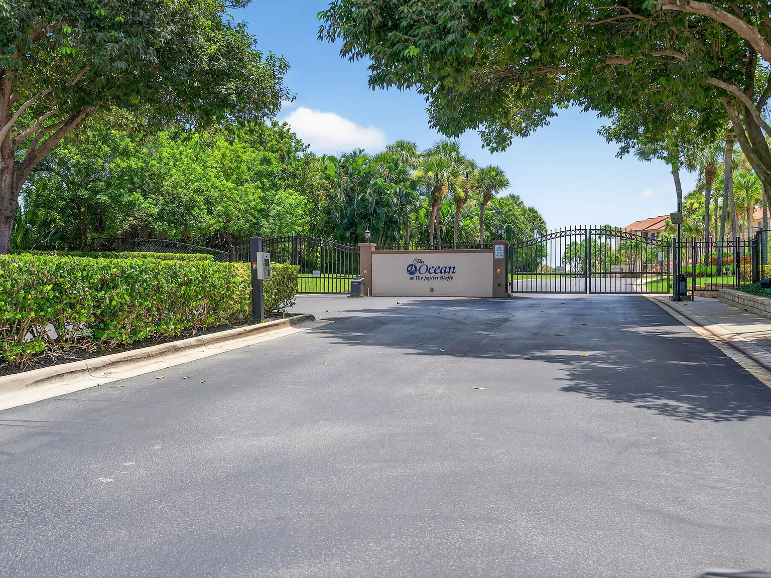 2 bed, 2.0 bath, 1385 sqft, $7,000 — Photo 2
