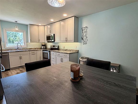 5th image of 3214 Robin Road