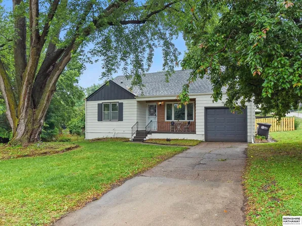 7245 Pratt St, Omaha, NE 68134