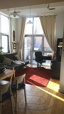 Rented by MCR Realty | media 10