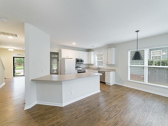 4th image of 9709 Denbolme St