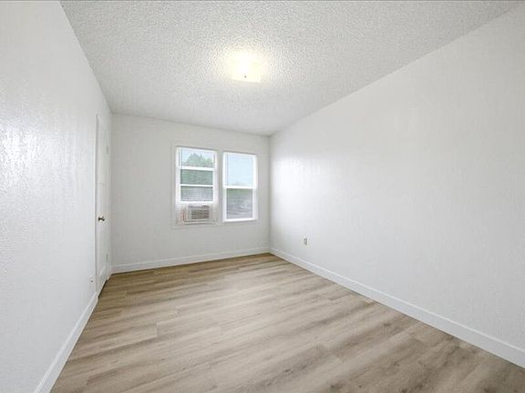5th image of 1347 Thayer Dr