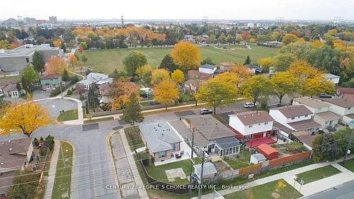 2 Betteridge Ln W Photo 1