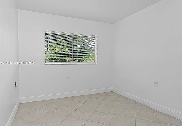 1201 Lake Victoria Dr #V — Photo 13