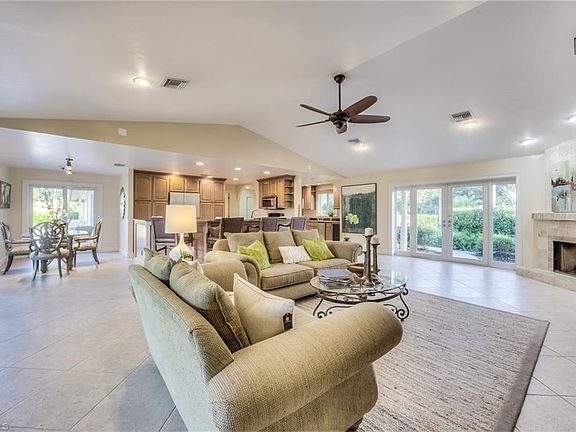4th image of 1525 San Carlos Bay Dr