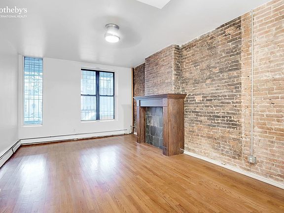 2nd image of 420 W 47th St APT 1D