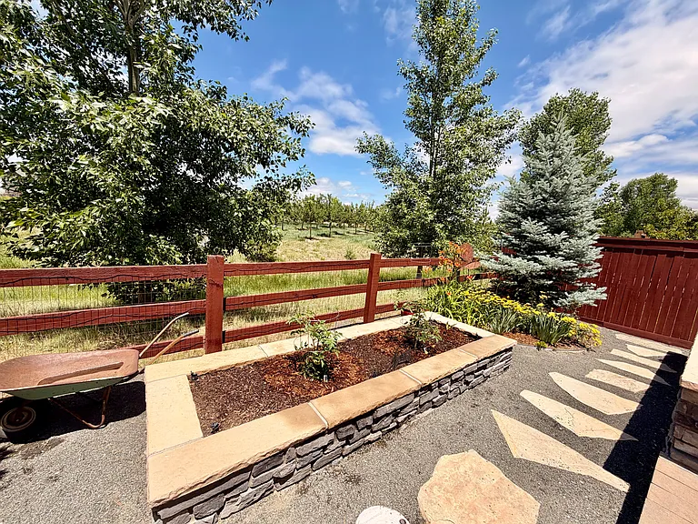1820 Hydrangea Dr — Photo 28