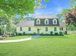 73 Westchester Dr, Rocky Point, NY 11778