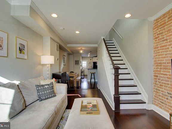 4th image of 10 E Randall St