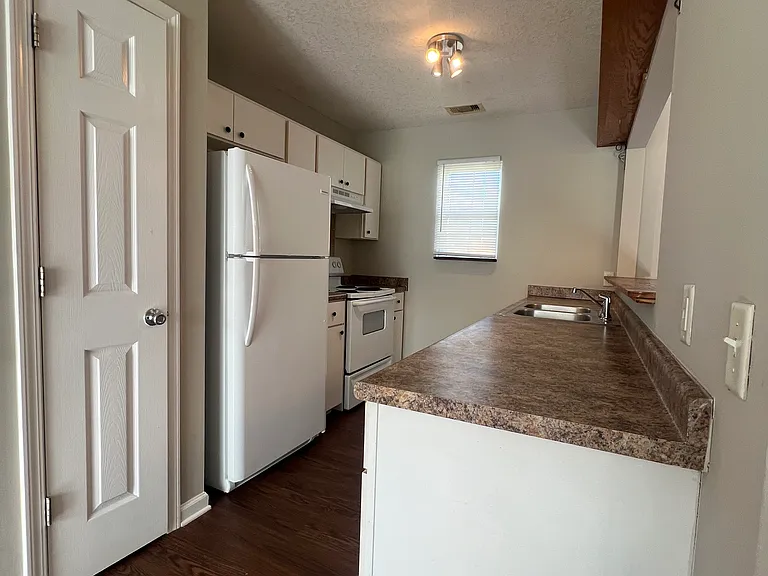 5023 Scotch Pine Ave — Photo 4
