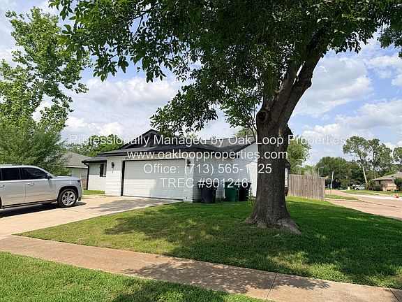 2nd image of 15865 Ridgeroe Ln