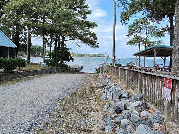 5th image of 36 Beach Rd