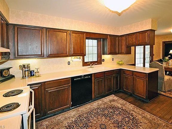 5th image of 32611 Carriage Ln