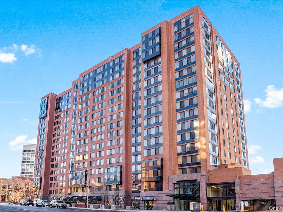 1st image of 4 Martine Avenue #1011