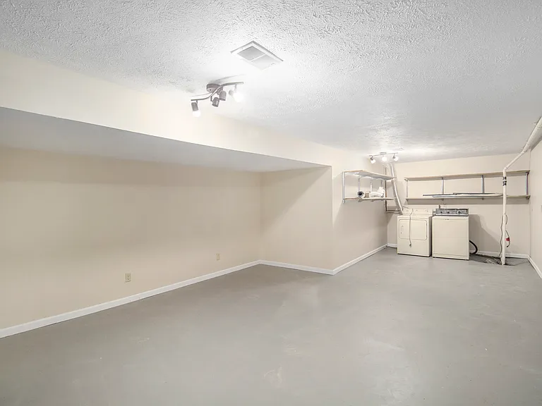 3728 Lincolnway E #A — Photo 11