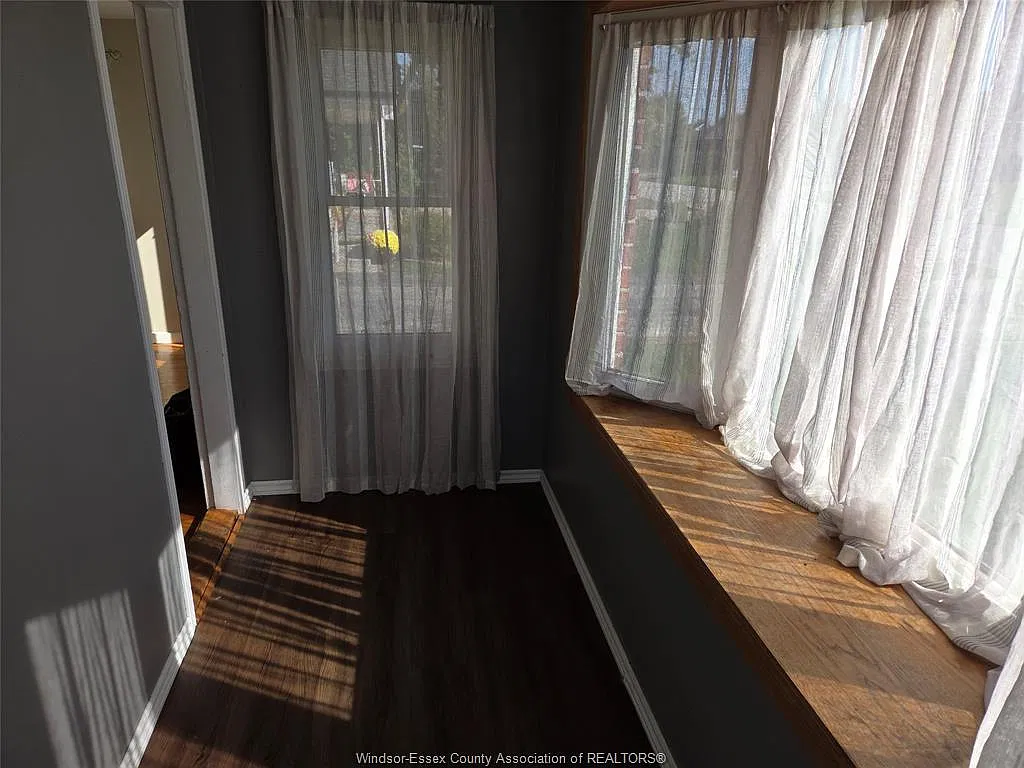 3 bed, $2,200 — Photo 2