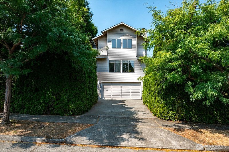 2nd image of 4407 30th Avenue W