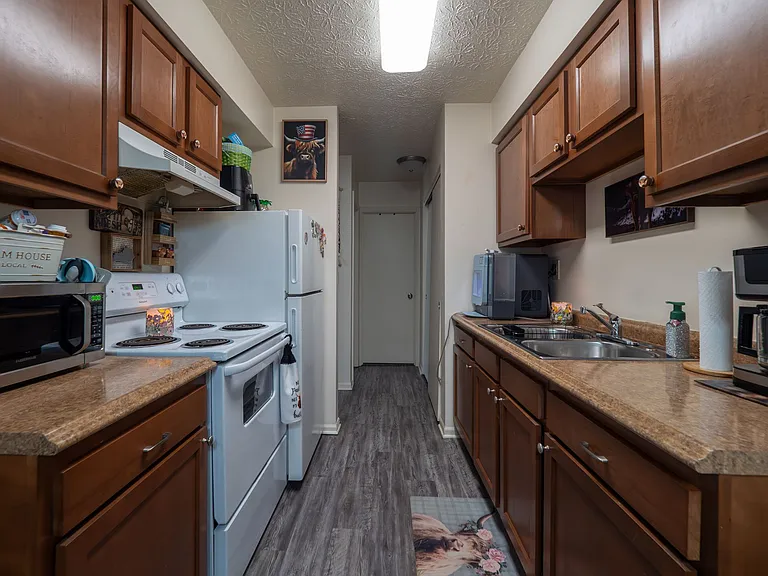 Allen Creek Apartments — Photo 13