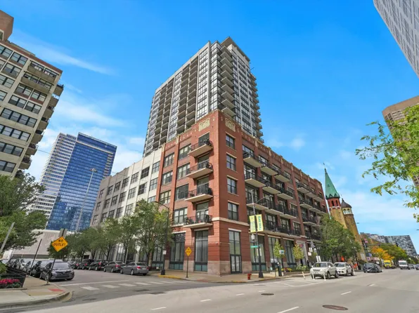 210 S Desplaines St APT 1601, Chicago, IL 60661