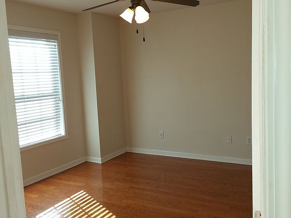 1st bedroom 