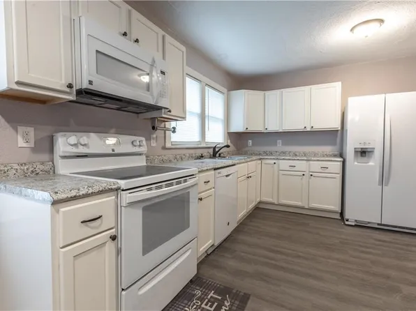 907 W South Ave, Independence, MO 64050