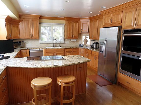Kitchen. stove island