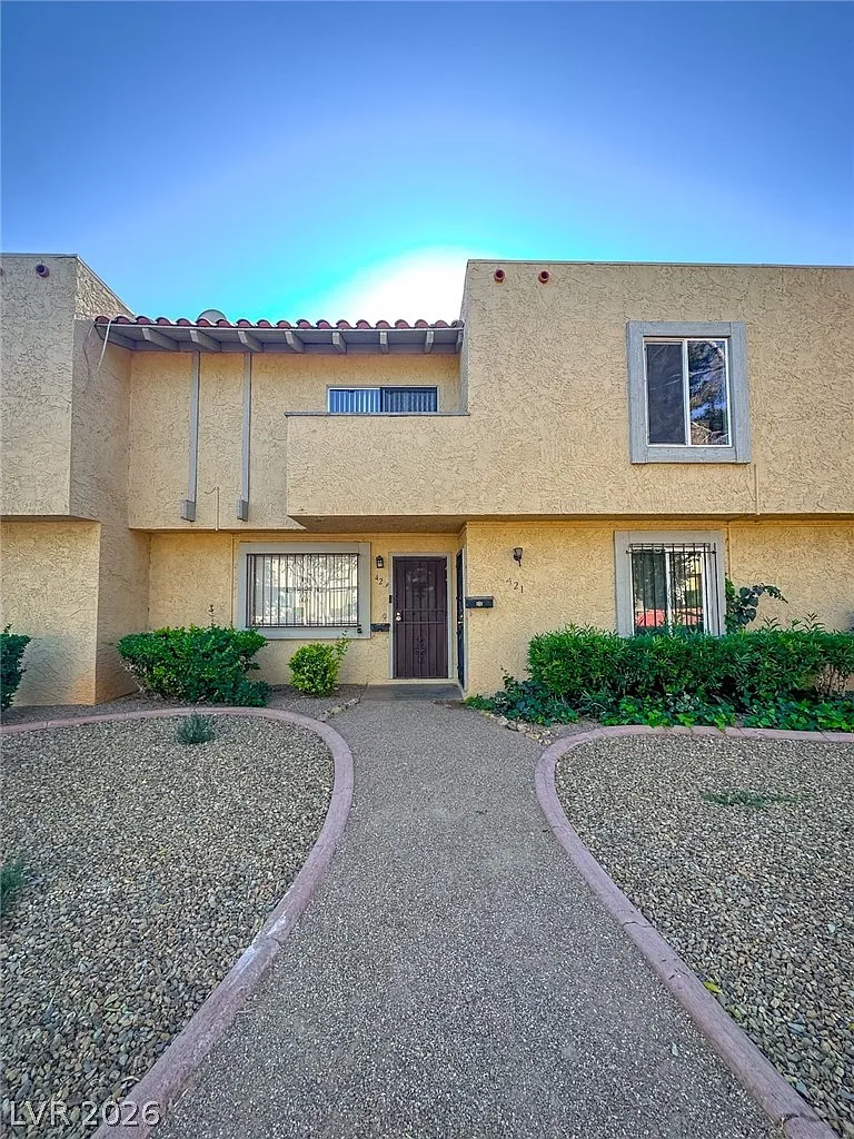2 bed, 1.5 bath, 986 sqft, $1,460 — Photo 1