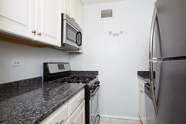 Rented by Compass | media 9