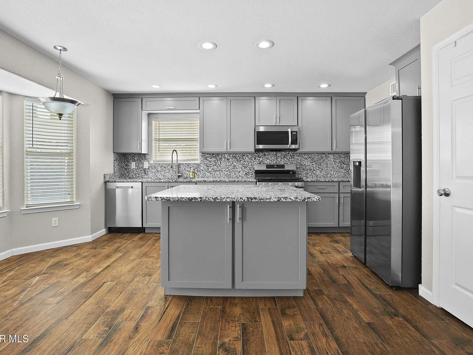 3 bed, 3.0 bath, 2639 sqft, $2,900 — Photo 4