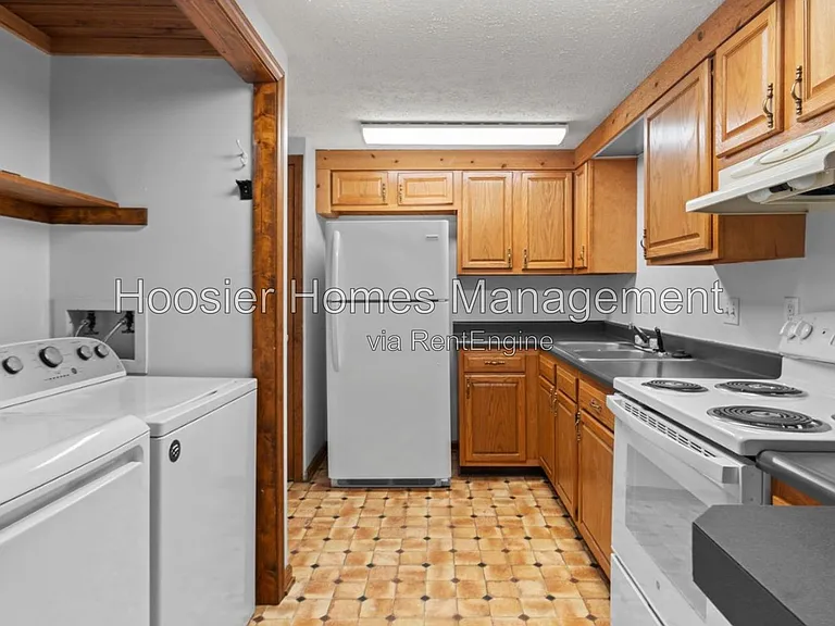 2919 S East St — Photo 6