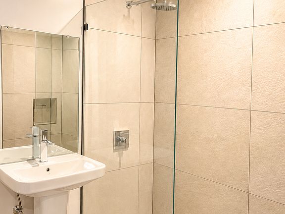 4th image of 5731 Lexington Ave #301