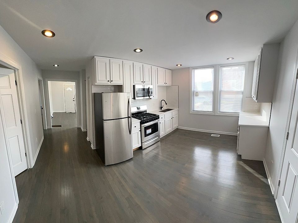 1st image of 5525 W Wrightwood Ave APT 1R