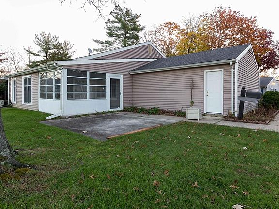 3rd image of 22D Carnation Dr
