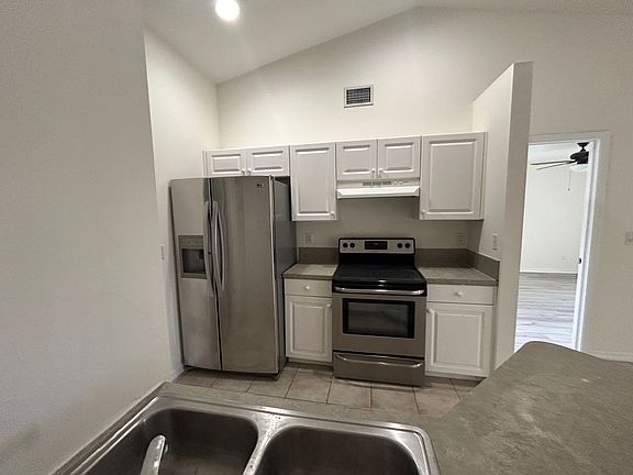 3rd image of 1426 NW 12th St