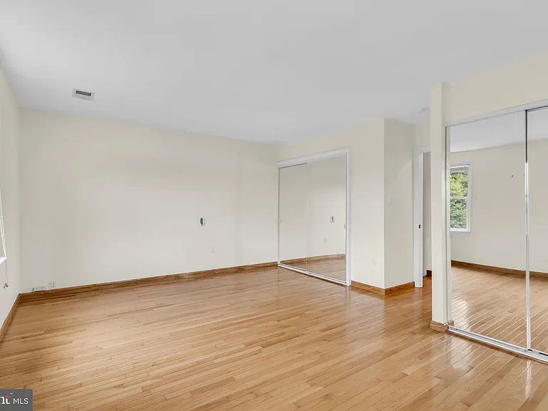 606 Northcliffe Dr — Photo 16