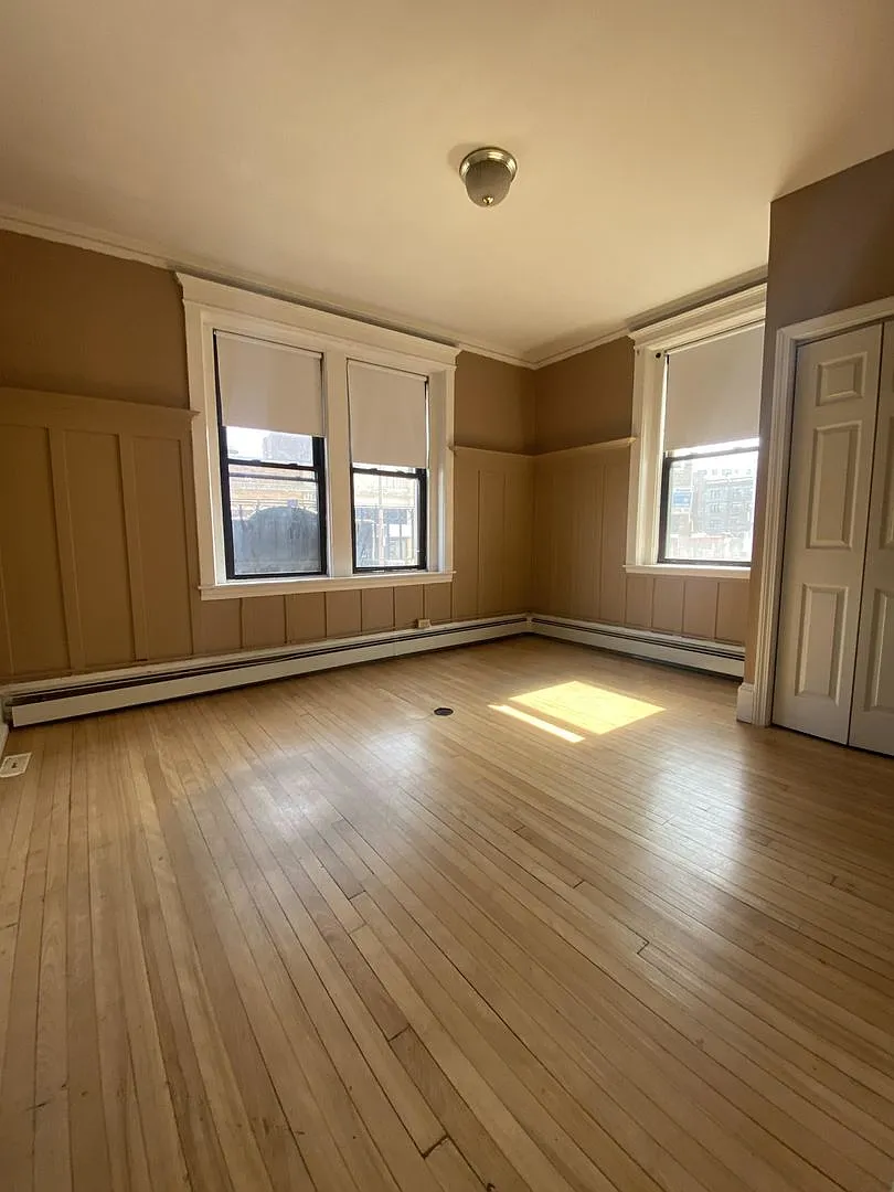 Large 4 bed in Allston — Photo 3
