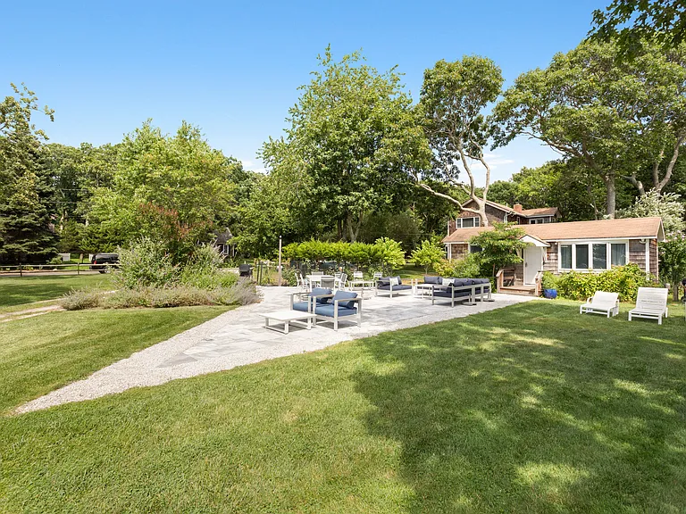 16 Mudford Ave — Photo 33