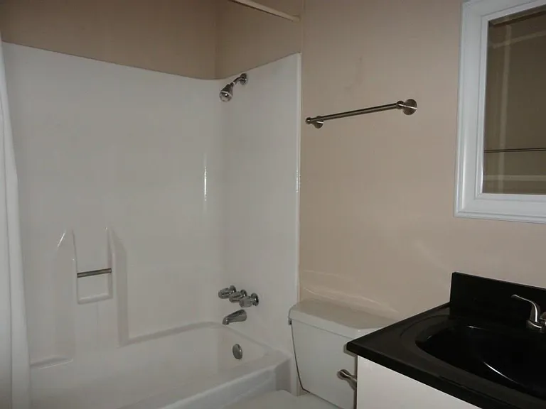 2200 San Gabriel St — Photo 10
