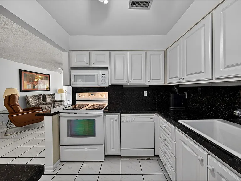 6253 Bay Club Dr #1 — Photo 10