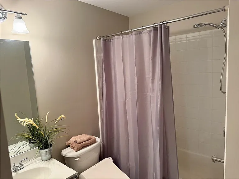 906 Wescott Ln — Photo 15