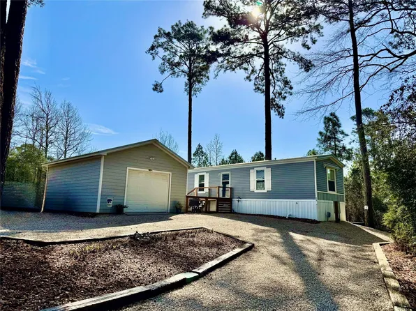 939 Whisperwood Dr, Onalaska, TX 77360