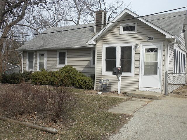 1st image of 219 E Grand Ave