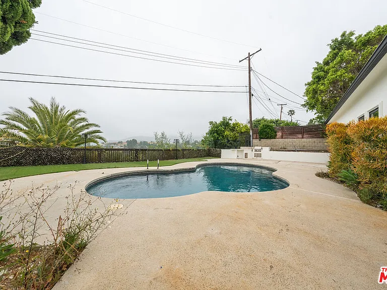 4576 Martson Dr — Photo 31