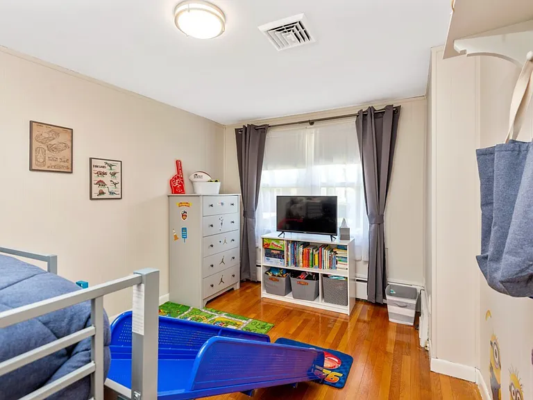 22 Alvarado Ave — Photo 7