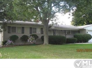 6828 Beverly Crest Dr, West Bloomfield, MI 48322