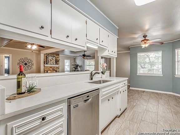 5th image of 802 Serenade Dr