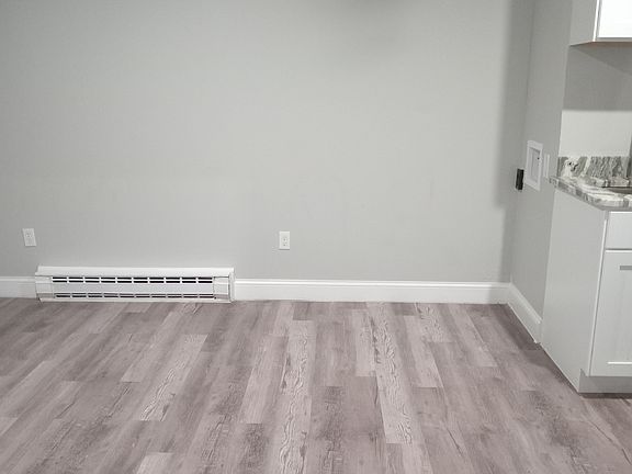 5th image of 460 Main St APT 3
