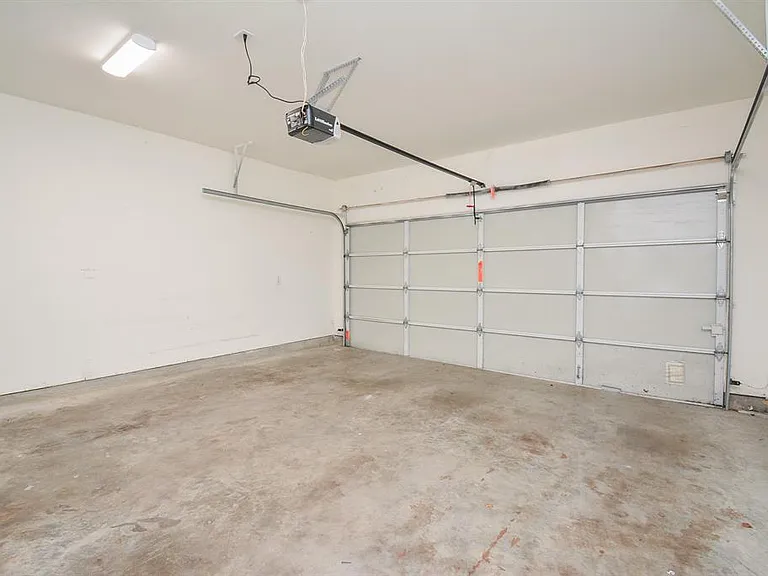 4122 Spencer St — Photo 3