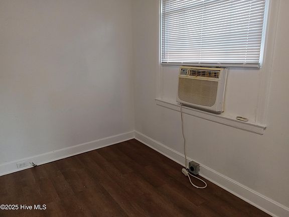 2nd image of 321 Charlotte St APT C3